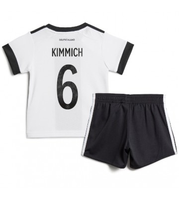 Tyskland Joshua Kimmich #6 Replika Babytøj Hjemmebanesæt Børn VM 2022 Kortærmet (+ Korte bukser)